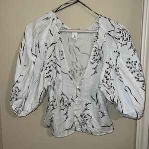 Floral white H&M top